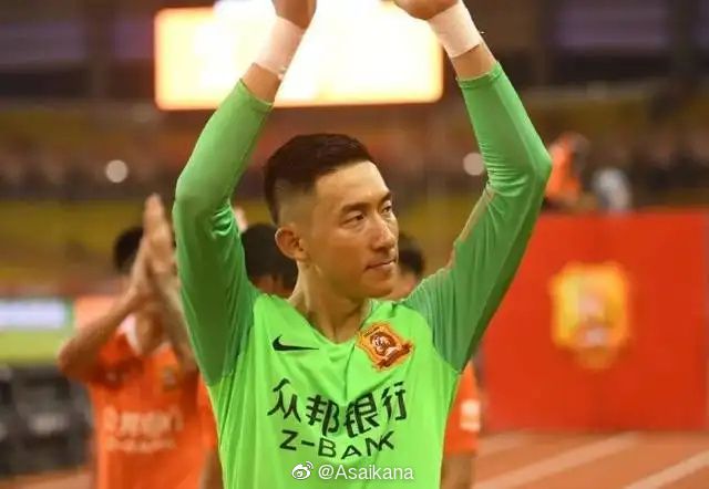 随着郎红军与叶辰聊得多了、随着他越来越多的吐露心声，他整个人，也不知从什么时候开始，变得泪流满面。